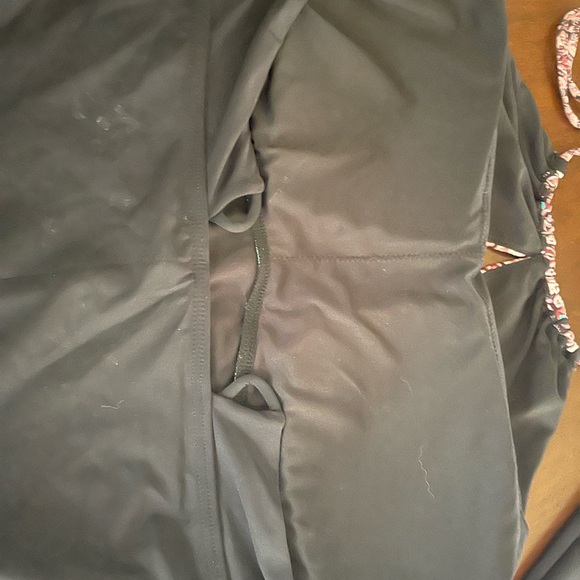 Bathing suit top with matching cover up - Picture 3 of 7